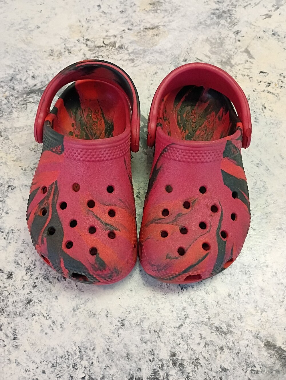 Red/Black Size 8 Toddler Crocs